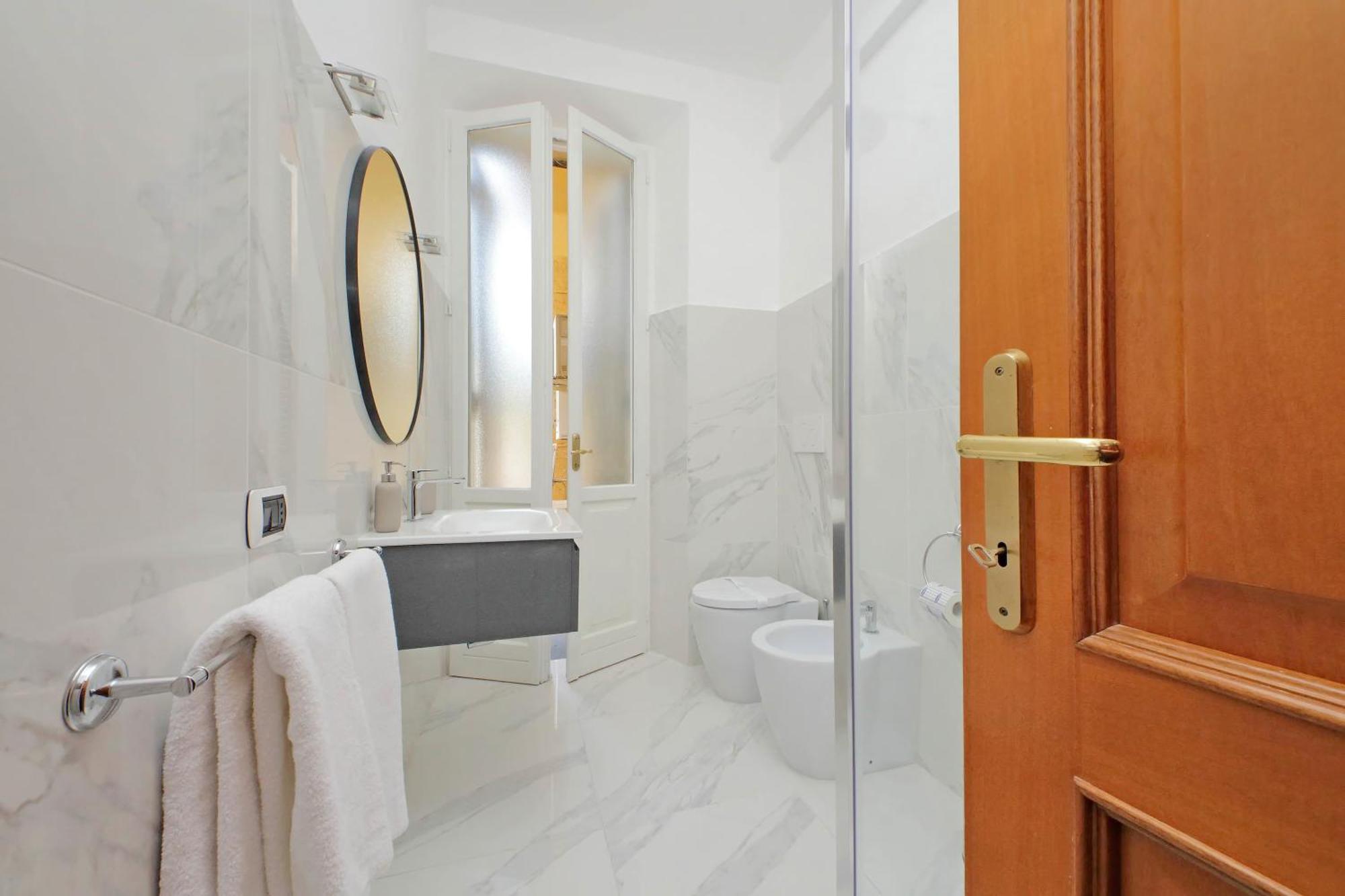 Ych-Comfortable 2 Bedrooms Flat Near Colosseum ローマ エクステリア 写真