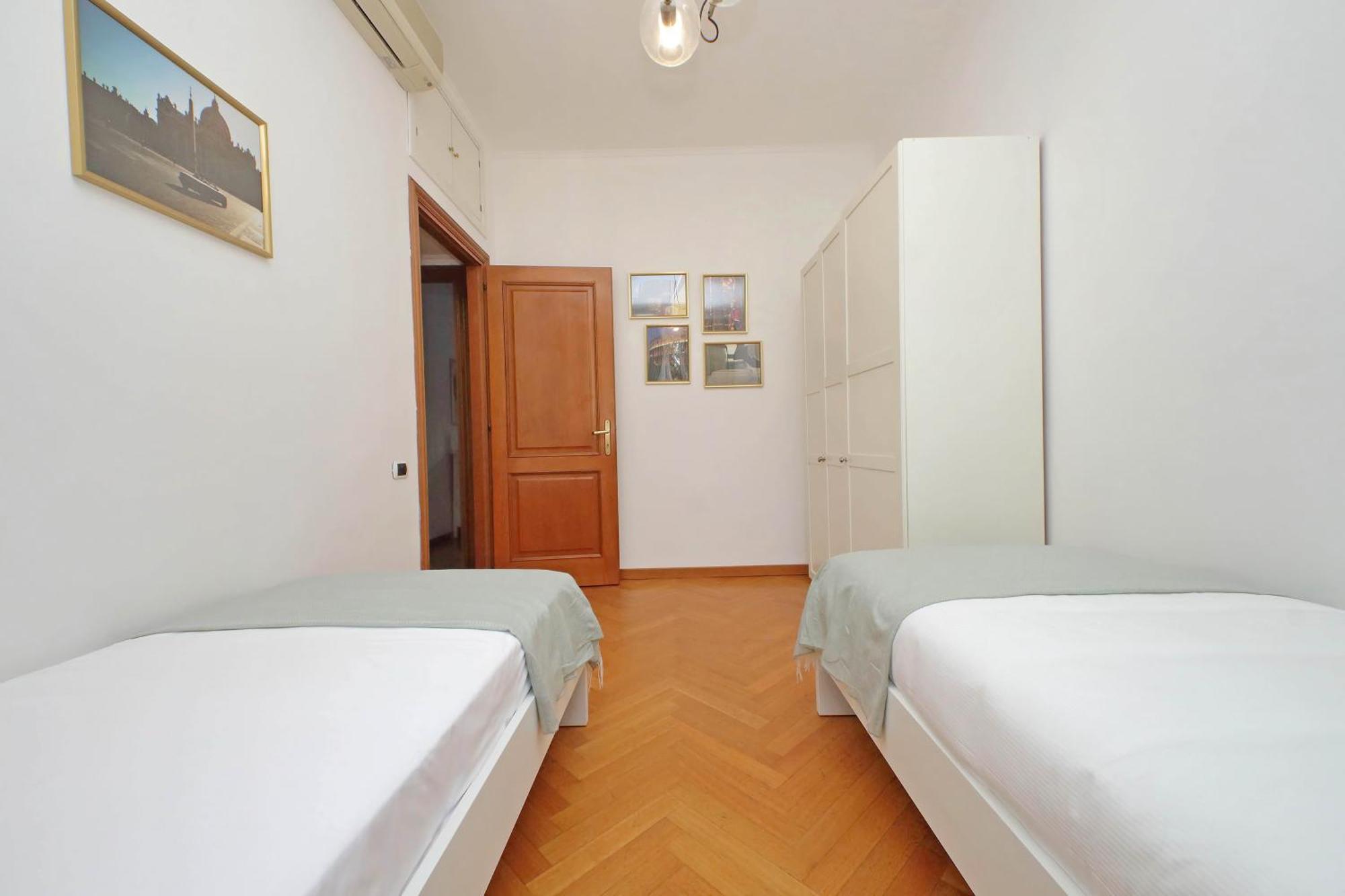 Ych-Comfortable 2 Bedrooms Flat Near Colosseum ローマ エクステリア 写真