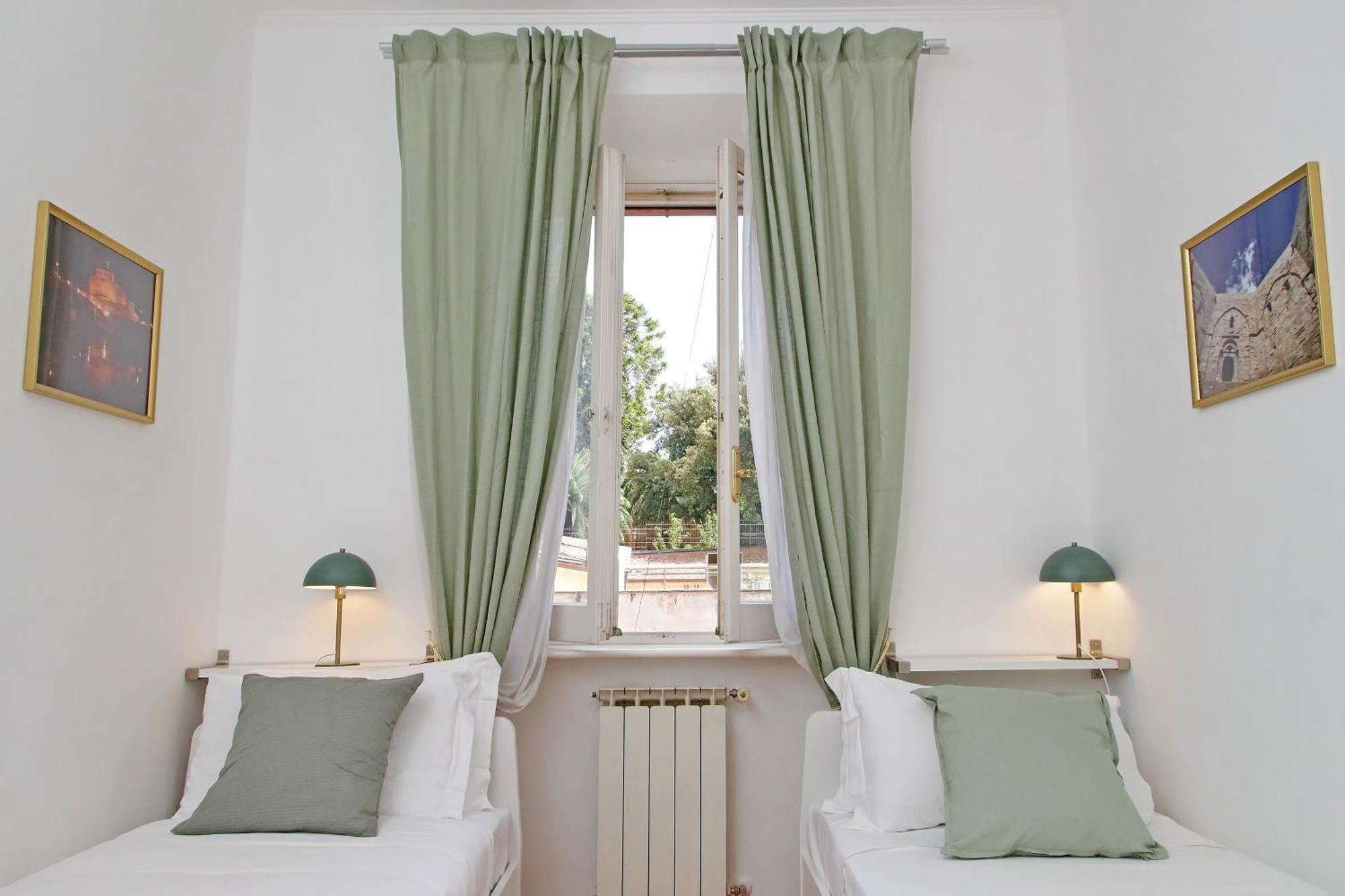 Ych-Comfortable 2 Bedrooms Flat Near Colosseum ローマ エクステリア 写真
