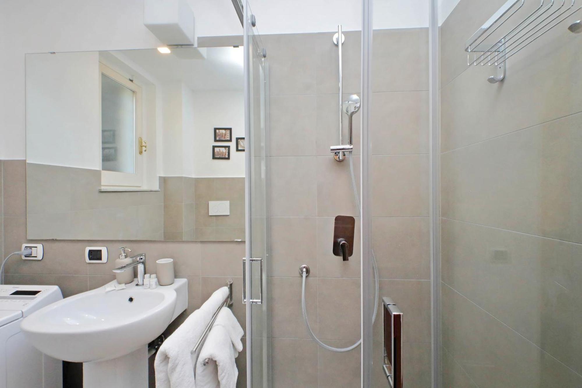 Ych-Comfortable 2 Bedrooms Flat Near Colosseum ローマ エクステリア 写真